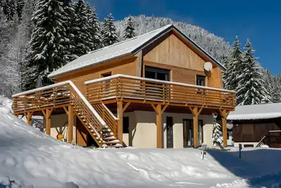 Image de Chalet du Souillet avec vue sur les montagnes, terrasse privée et Wi-Fi