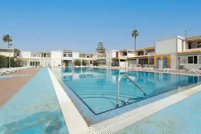 Image de Appartement de vacances 'Apartamento D Y L' avec piscine privée, Wi-Fi et climatisation