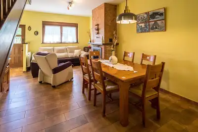 Image de Maison de campagne \"Casa Rural El Serrano\" avec vue sur les montagnes, terrasse partagée et jardin