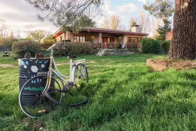 Image de Maison de campagne 'Arroyo Del Valle' avec terrasse privée et jardin privé