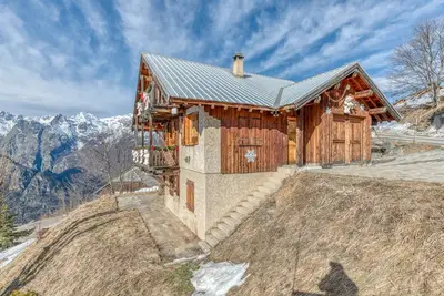 Image de Chalet \"Authentique Mariouchka\" avec vue sur les montagnes, terrasse privée et Wi-Fi