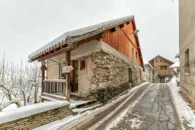 Image de Appartement \"Magnimon 2 - Le Charme Rustique\" avec vue sur les montagnes, terrasse privée et Wi-Fi