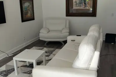 Image de Charming 2-bedroom bungalow in welcoming North Lauderdale with WiFi, Ac