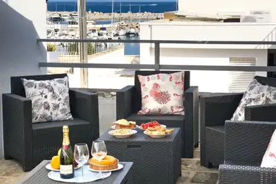 Image de Maison de vacances 'On The Sea San Foca' avec vue sur la mer, Wi-Fi et climatisation