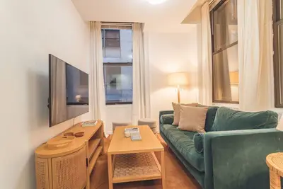 Image de Chic 3br with 3 Beds and 1 Bath Steps from the Vibrant Stone Street District