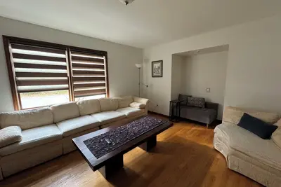 Image de Spacious 5-bedroom home in beautiful Ann Arbor Waterhill Neighbourhood