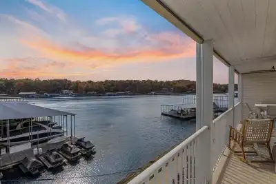 Image de Newly Updated, Amazing Views, Boat Slip & Heated Pool