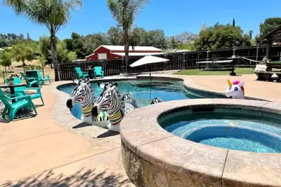 Image de 7-Bedroom  Family Farm Retreat-Gameroom, Pool, Hot Tub, Farmstand. Chickens