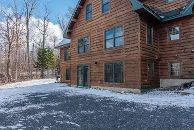 Image de \nCharming apartment situated on West Mountain.