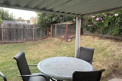 Image de 3-bedroom house in Santa Paula. \nPrivate back yard Bbq's and park nearby.