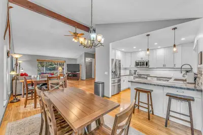 Image de Single-Level Carnelian Bay Gem Near Skiing & Beach