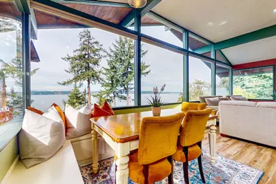 Image de Stunning Home, Breathtaking  Views, w/ Hot Tub, Wifi, & Two Kids Play Areas!