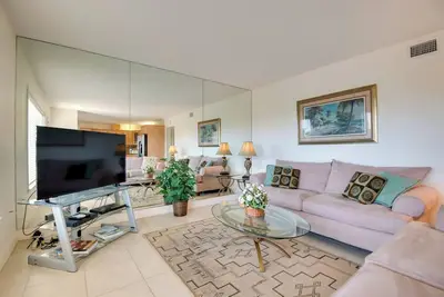 Image de 3 Mi to Ocean: Riverfront Apartment in Vero Beach!