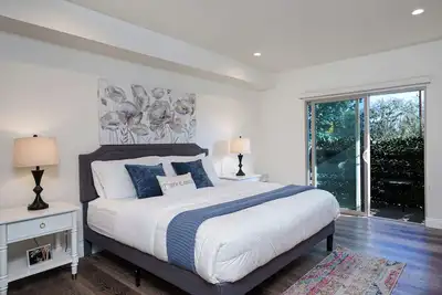 Image de New, Safe 1494 Sf 2b 2b Pasadena Condo