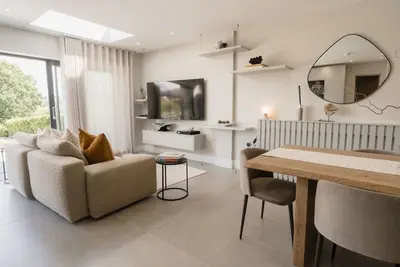 Image de Stunning 5 bed home in Queens Park. Sleeps 10