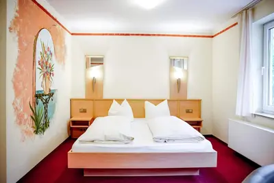 Image de Comfortable and versatile room -perfect for relaxation, work and exchange