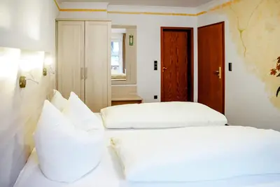 Image de Comfortable and versatile room -perfect for relaxation, work and exchange