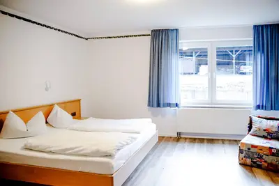 Image de Comfortable and versatile room -perfect for relaxation, work and exchange