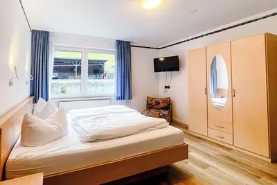 Image de Comfortable and versatile room -perfect for relaxation, work and exchange