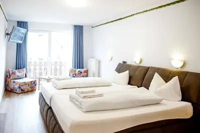 Image de Comfortable and versatile room -perfect for relaxation, work and exchange