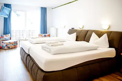 Image de Comfortable and versatile room -perfect for relaxation, work and exchange