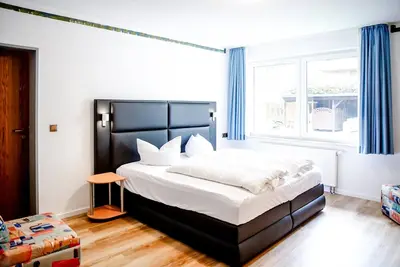 Image de Comfortable and versatile room -perfect for relaxation, work and exchange