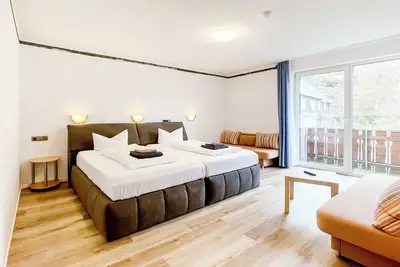 Image de Comfortable and versatile room -perfect for relaxation, work and exchange