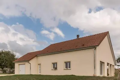 Image de Maison neuve et calme à la campagne avec garage, proche prieuré et activités nautiques