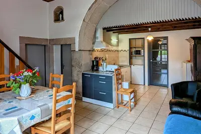 Image de Gîte Rénové avec Confort et Nature à Saint-Bresson