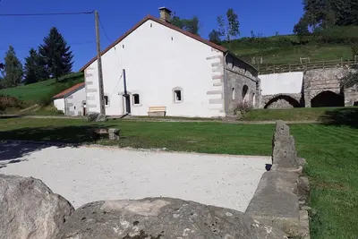 Image de Ancienne ferme rénovée au cœur des Vosges avec terrasse couverte