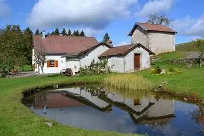Image de Gîte de charme dans les Vosges avec cheminée et jardin