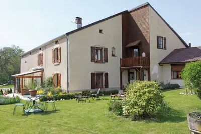 Image de Maison de campagne près de Luxeuil-Les-Bains avec WiFi et verger