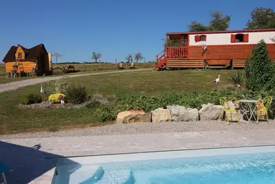 Image de Séjour en roulotte avec piscine et WiFi en Vallée de la Saône