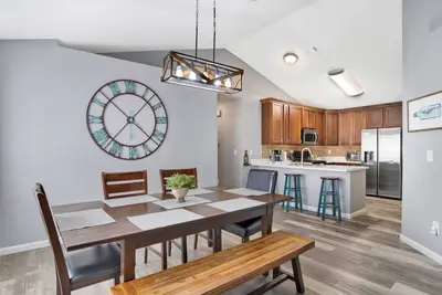 Image de Beautiful Home-Game Room-Minutes to Downtown