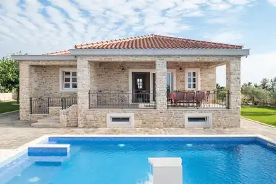 Villa Zizi with heated pool 42 m2 near sea, family bbq
