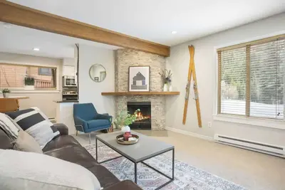 Image de Stylish East Vail Ski Retreat on Bus Route