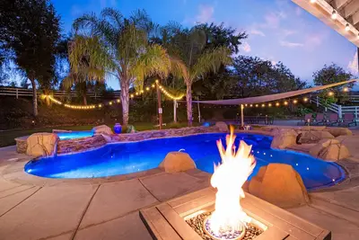 Image de 15% Off Aug -Pool, Spa, W/8 Beds & Amazing Reviews.