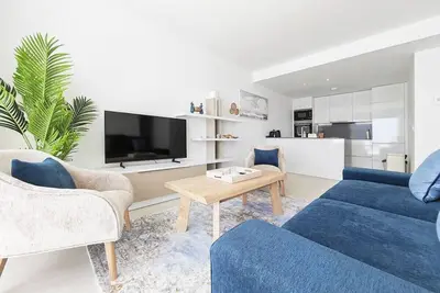 Stunning 3 Bed Penthouse - Sea Views