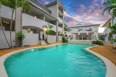 Image de Terraces on Martyn A Breezy Tropical Pool Retreat