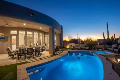 Image de New Exceptional Custom Home Gated Mountain Views