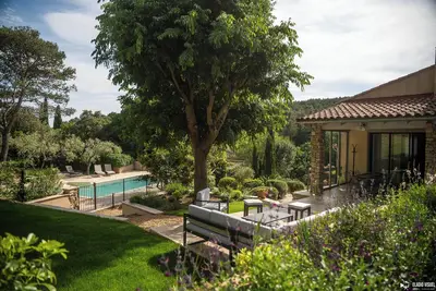 Image de Villa 5 chambres avec piscine, jardin, terrasse ombragée, au calme, dans Nîmes.