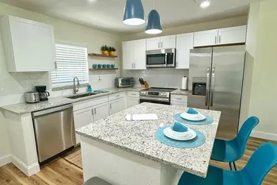 Image de New Amazing Sunshine-Up 6 Guests-Private Backyard