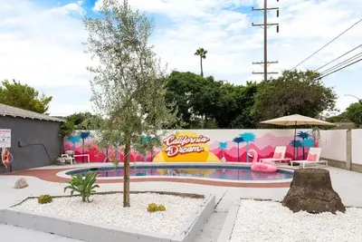 Image de Stunning Retro Beach Oasis, Dual Living, Pool