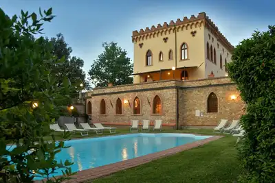 Villa à Guardistallo avec 9 chambres à coucher, 18 couchages