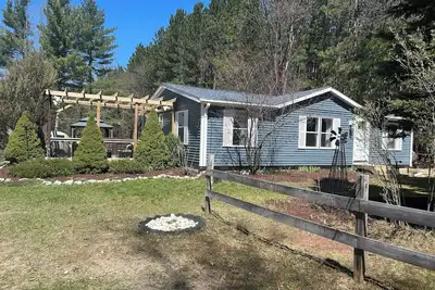 Your Cozy Boho Cabin In The Woods Located In Grayling Michigan!