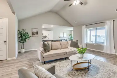 Image de Comfort, Style, and Serenity in One Home!