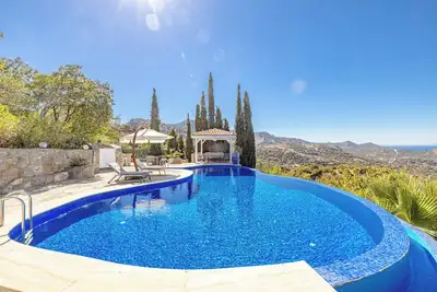 Image de Hillside Retreat in Yalikavak: Exclusive Mansion with Endless Sea Views