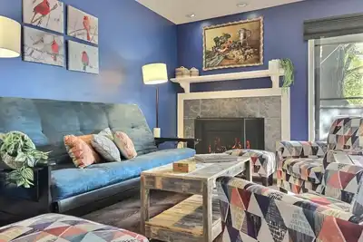 Image de Winter Melody - Fireplace, Games, Bus Stop to Mtn