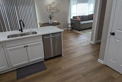 Image de 3br Family Home nr Royals&Chiefs Stadium w/fenced yard\n\n