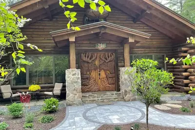 Image de Incredible Ski Lodge - 7500 Square ft - Log Cabin - Moose Lodge